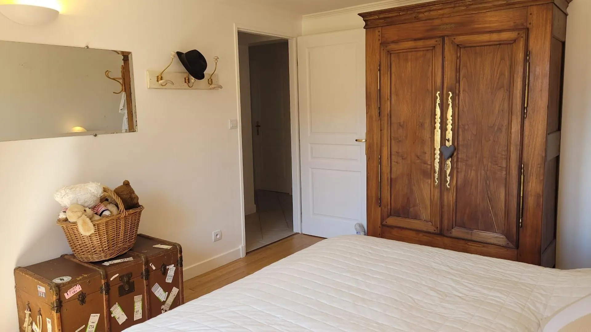 Bed & Breakfast Alix Au Pays Des Pierres Dorees France
