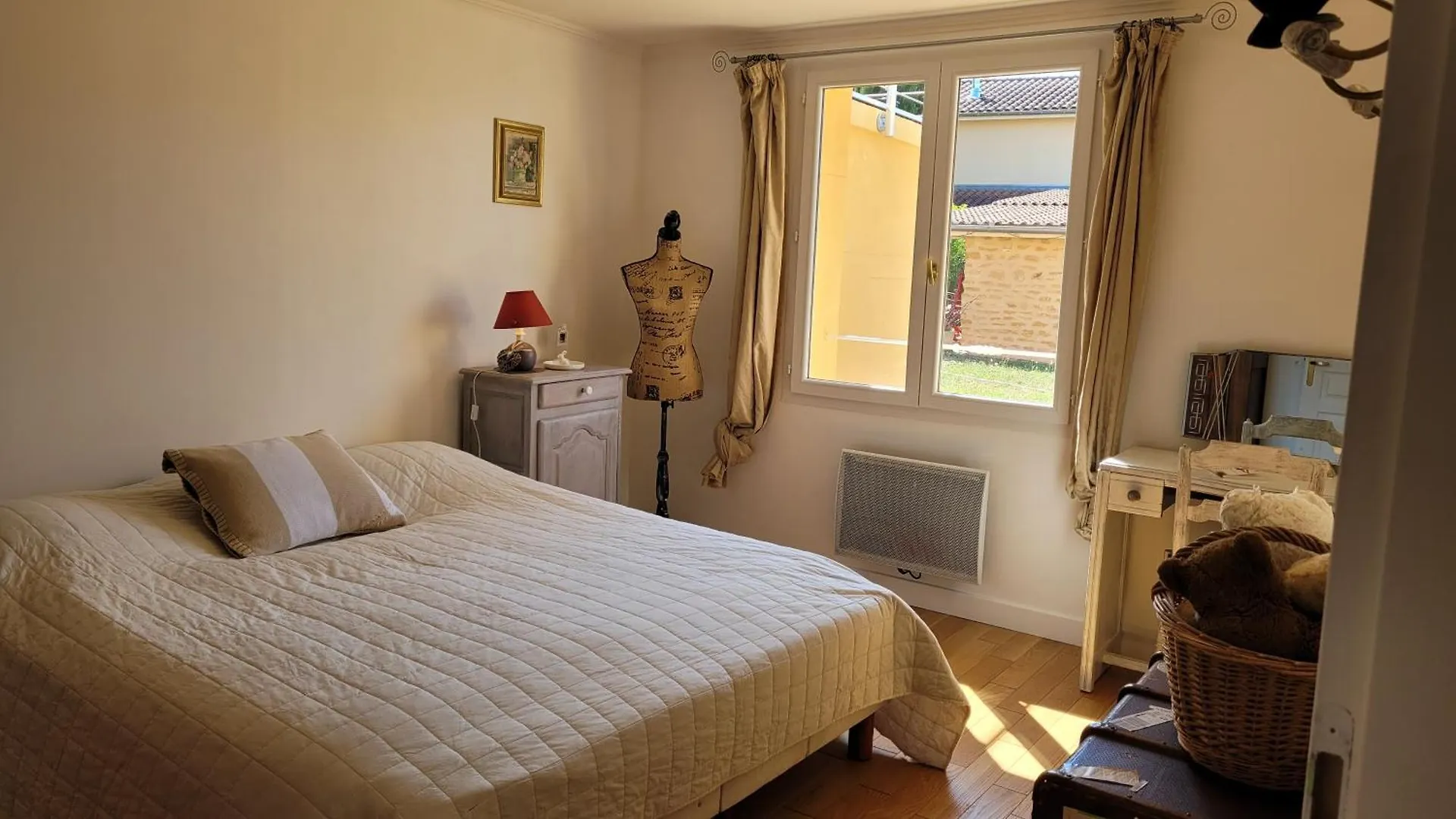 Bed & Breakfast Alix Au Pays Des Pierres Dorees